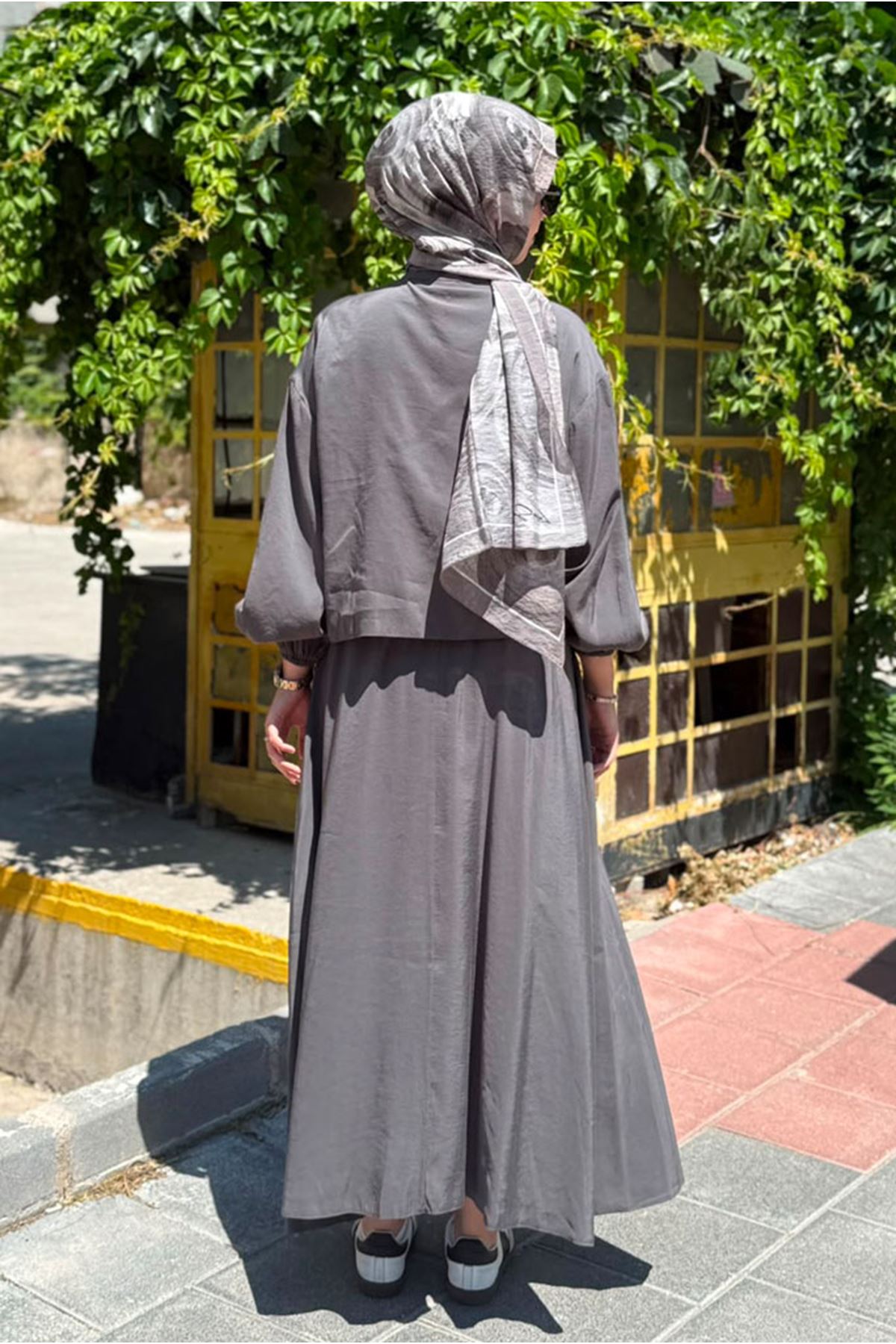 26Y7586 - ANTRASİT - DENİZ KABUĞU ETEKLİ TAKIM 