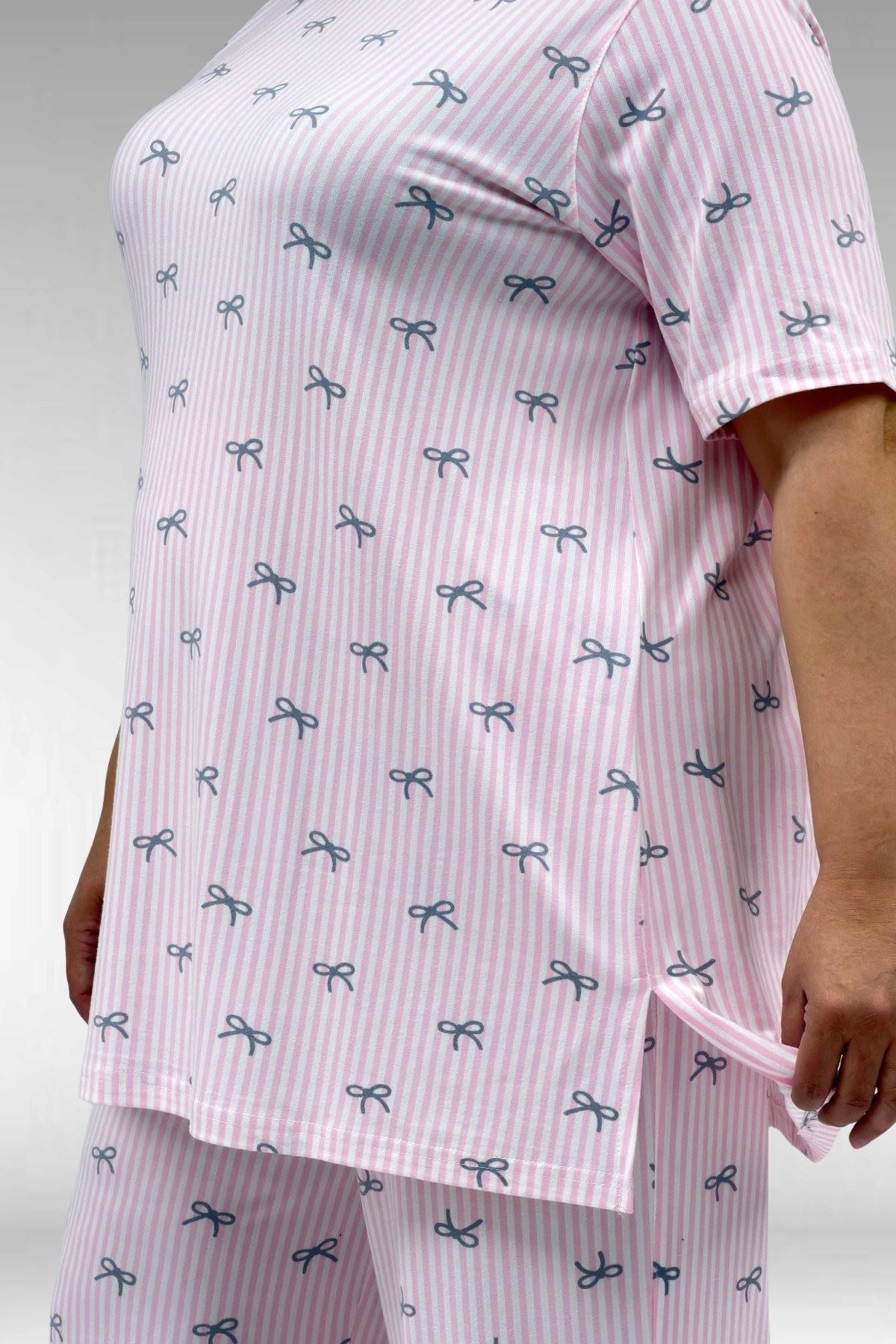 67801 Büyük Beden Kısakol Desenli  Pijama Takımı - Antrasit Kurdele Desenli