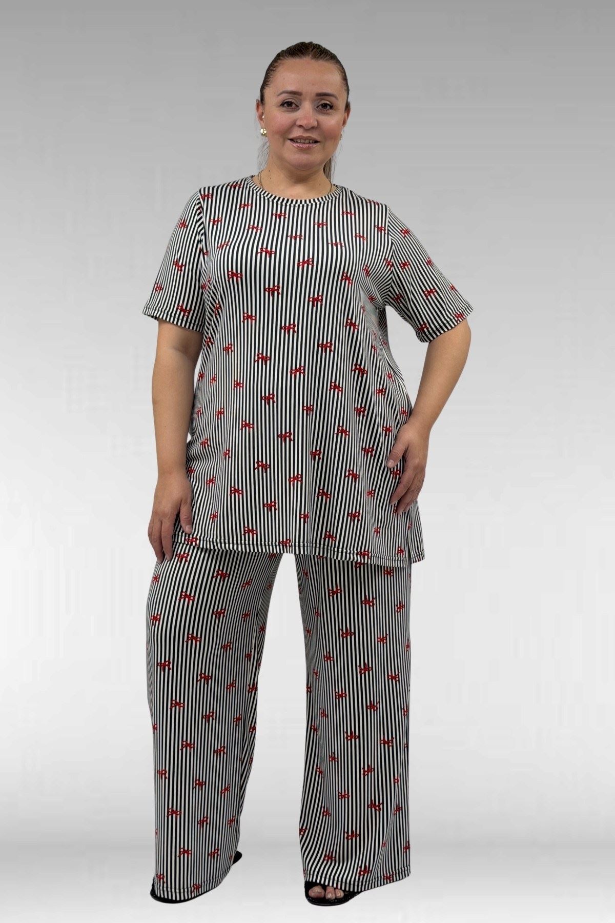 67801 Büyük Beden Kısakol Desenli  Pijama Takımı - Kırmızı Kurdele Desenli