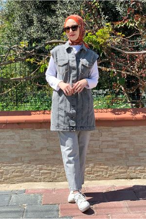 26K5378 - ANTRASİT  - ÇAKMA METAL DETAYLI DENİM YELEK