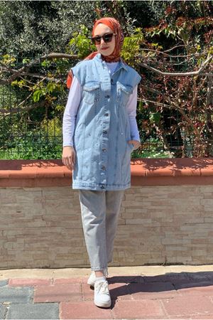 26K5378 - AÇIK MAVİ- ÇAKMA METAL DETAYLI DENİM YELEK